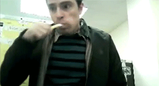 Here's Rivers Cuomo Brushing His Teeth Backstage At A Show In 2010 | Digg