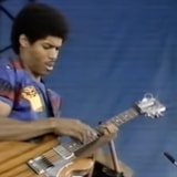 Stanley Jordan Performs A Stunning Rendition Of 'Eleanor Rigby' At The 1986 Newport Jazz Festival