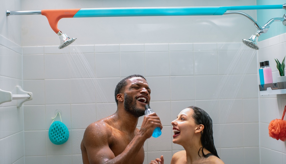 Wash Up With Friends Thanks To This Tandem Shower