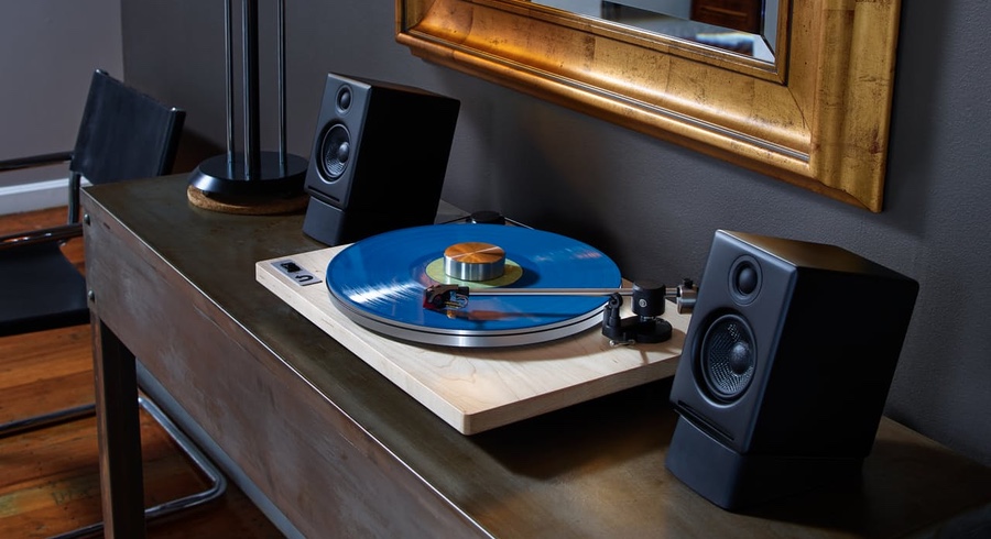 This Minimalist Turntable Provides Great Sound Without Setting Your Wallet On Fire