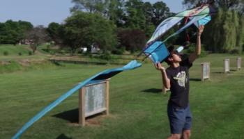 Guy Ingeniously Creates A Kite That Can Fly Without Any String