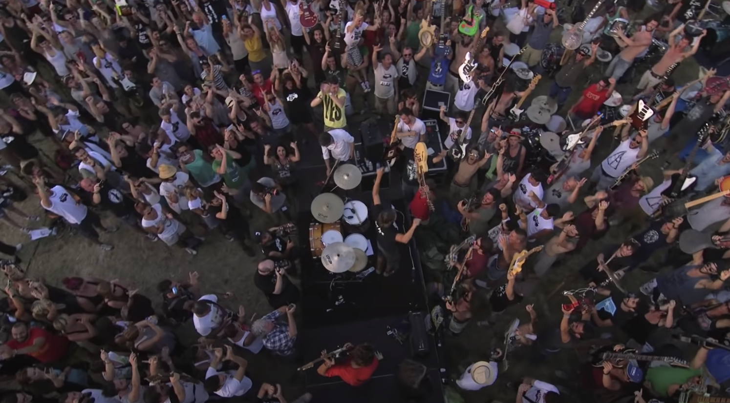 Watch 1,000 Musicians Play Foo Fighters' 'Learn To Fly' With Special Guest Dave Grohl